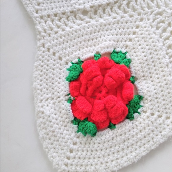 Lovely Vintage Handmade Crochet Afghan Blanket with Red Sculptural Roses - Picture 4 of 7